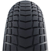 Zwarte Schwalbe Super Moto-X 27.5" stadsfiets band met ADDIX GreenGuard voor extra bescherming.