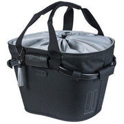 Zwarte Basil Classic Carry All KF fietskrat met 15 liter capaciteit, geschikt voor fietstassen en boodschappen.