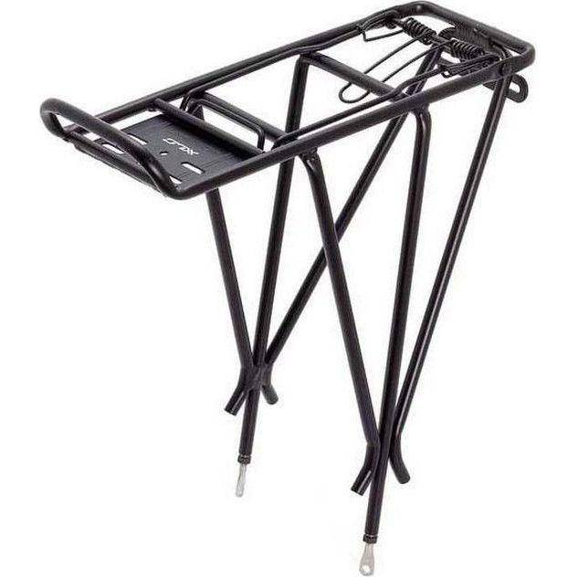 Zwarte XLC achterdrager voor 26/28-inch fietsen, verstelbaar en geschikt voor bagagedragers, zichtbaar op de afbeelding