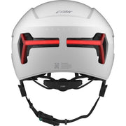 Crnk Racefiets helm Genetic in zwart met ventilatiegaten en verstelbare riem, ontworpen voor wielrenners.