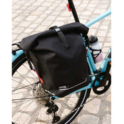 Zefal Z Traveler enkele waterdichte fietstas met Z Quick Mount systeem, geschikt voor fietsaccessoires en bagage.