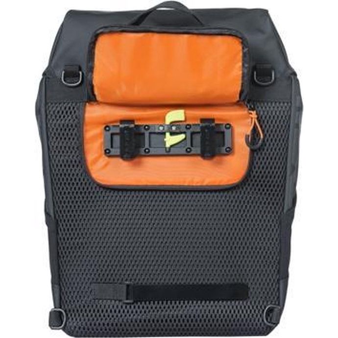 Basil Miles Daypack fietsrugzak met 17 liter inhoud, 31x17x44 cm, geschikt voor onderweg, met verstelbare schouderbanden