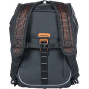 Basil Miles Daypack fietsrugzak met 17 liter capaciteit, lichtgewicht en geschikt voor dagelijks gebruik, zwart kleur.