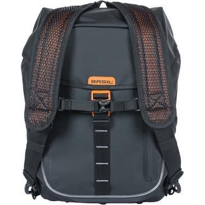 Basil fietsrugzak Miles Daypack Nordlicht, 17 liter, zwarte fietsrugzak met verstelbare schouderbanden en reflectie.