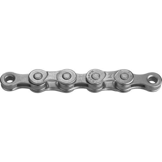 Zilveren KMC Z8.3 EPT ketting met 114 schakels voor 8-speed fietsen, 1/2" x 3/32" formaat, zichtbaar in de afbeelding