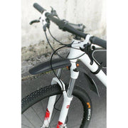 Zwart SKS Shockblade Ii voorspatbord voor 29-inch mountainbikes, gemaakt van stevig PVC, beschermt tegen water en modder.