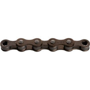Bruine KMC S1 Wide ketting voor single speed fiets, 112 schakels, 1/2" x 1/8" breed, zichtbaar in de afbeelding.