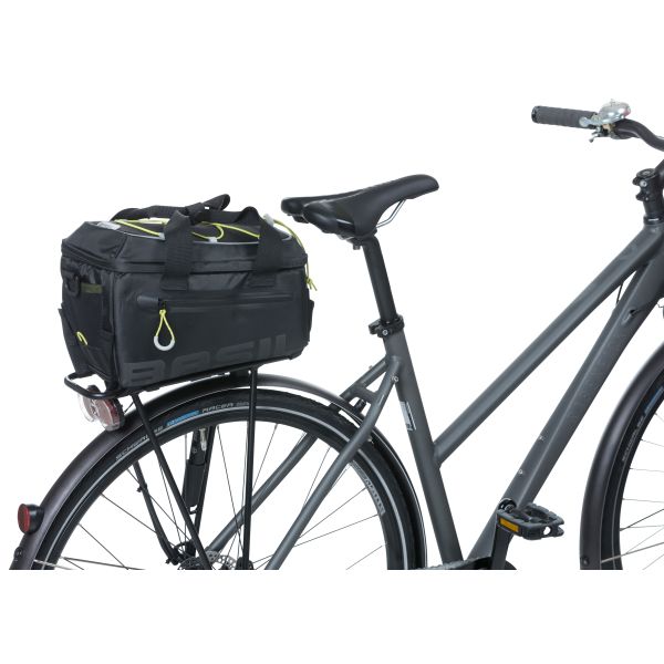 Basil bagagedragertas Miles met 7 liter capaciteit, 32x19x21 cm, lichte en duurzame bagagedragertas voor reisbagage