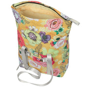 Basil Bloom Field fietsshopper enkel, 15-20 liter, gerecycled PET, zwart met bloemenprint, geschikt voor fietsdrager