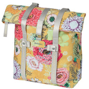 Basil Bloom Field fietstas enkel van gerecycled PET, 15-20 liter, roze met bloemenprint, bevestiging voor fiets achterdrager