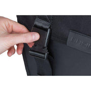 Zwarte Basil Tour waterproof dubbele fietstas met 28 liter capaciteit, geschikt voor achterop de fiets.
