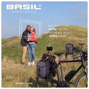 Basil Miles dagrugzak waterdichte fietstas met hook-on systeem, zwart, met verstelbare schouderbanden en reflecterende details.