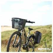 Basil Miles Daypack waterdichte fietstas met hook-on systeem, zwarte fietsrugzak met bevestigingshaken, geschikt voor fietsen.