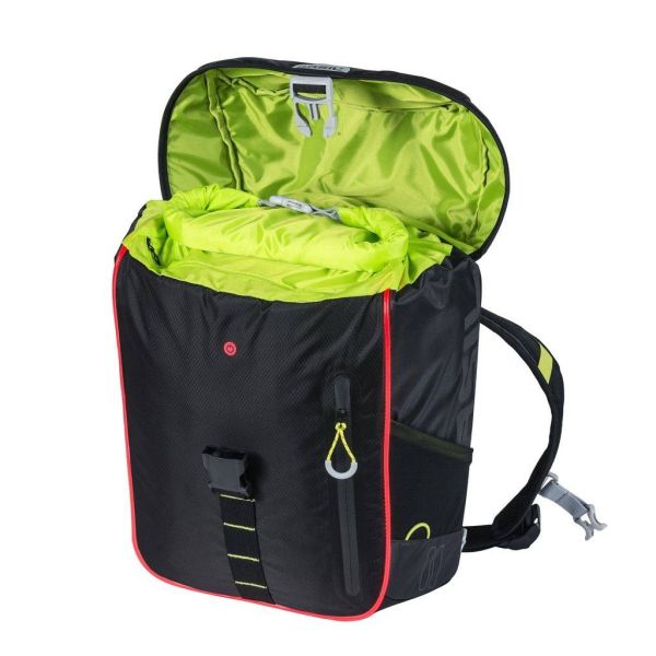 Basil Miles Daypack fietsrugzak met 17 liter capaciteit, 31x17x44 cm, zwart met reflecterende details