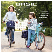 Basil Stardust 8 liter fietsrugzak Nightshade met haak, waterdicht en lichtgewicht, geschikt voor fietsen en dagelijks gebruik.