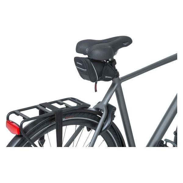 Basil Zadeltas Sport Design Wedge 1 Liter 23 X 6 X 18 Cm - Zwart - Le Coq Wielerartikelen