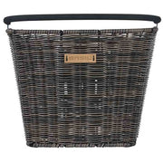 Basil Bremen rattan look fietskorf van kunststof met afneembare bevestiging voor fietsmanden.