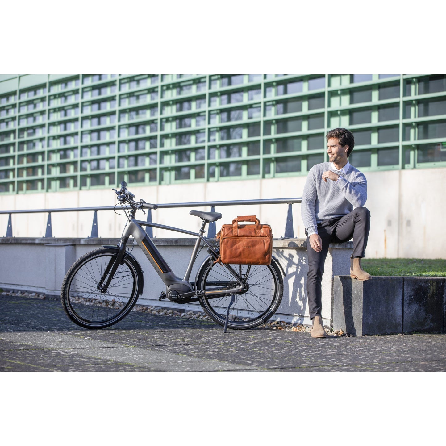 Sacoche de vélo New Looxs Cali 17 litres, 40 x 15 x 31 cm, en cuir de luxe, couleur cognac