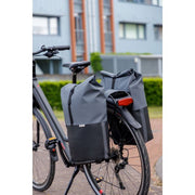 Nieuwe Looxs Nyborg dubbele fietstas met rolsluiting, 34 liter, waterdicht en geschikt voor bagagedragers.