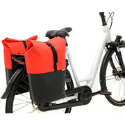 Dubbele fietstas van New Looxs Nyborg MIK met roltop, 34 liter, waterdicht en geschikt voor fietstassen aan beide zijden.