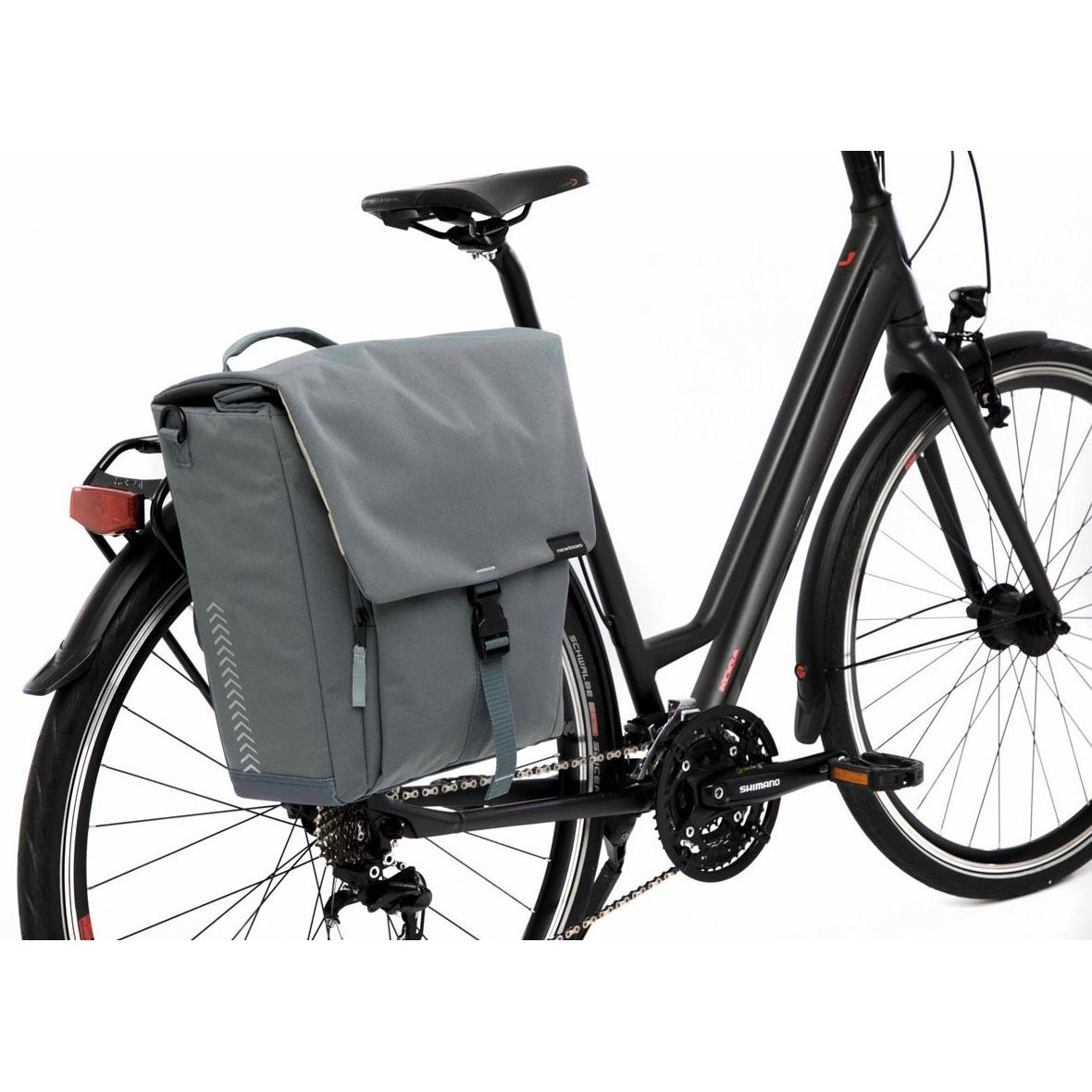 Nieuwe Looxs Tulum enkele waterafstotende fietstas met 16 liter capaciteit, geschikt voor fietsgebruik en dagelijks vervoer.