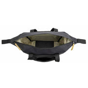 Nieuwe Looxs Tulum Camella dubbele fietstas van 26 liter, gemaakt van 100% gerecycled polyester, hangt aan een fiets.