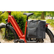 Dubbele fietstas van New Looxs Tulum Camella met 26 liter capaciteit, gemaakt van 100% gerecycled polyester, geschikt voor fietsen.