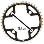 Zwart Gebhardt kettingblad 9 snelheden met 4 tanden voor fietsketting, duidelijk zichtbaar op de afbeelding.