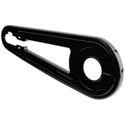 Zwarte Axa VS kettingscherm voor 26/28 inch fietsen, gemaakt van duurzaam ABS, beschermt ketting en frame.