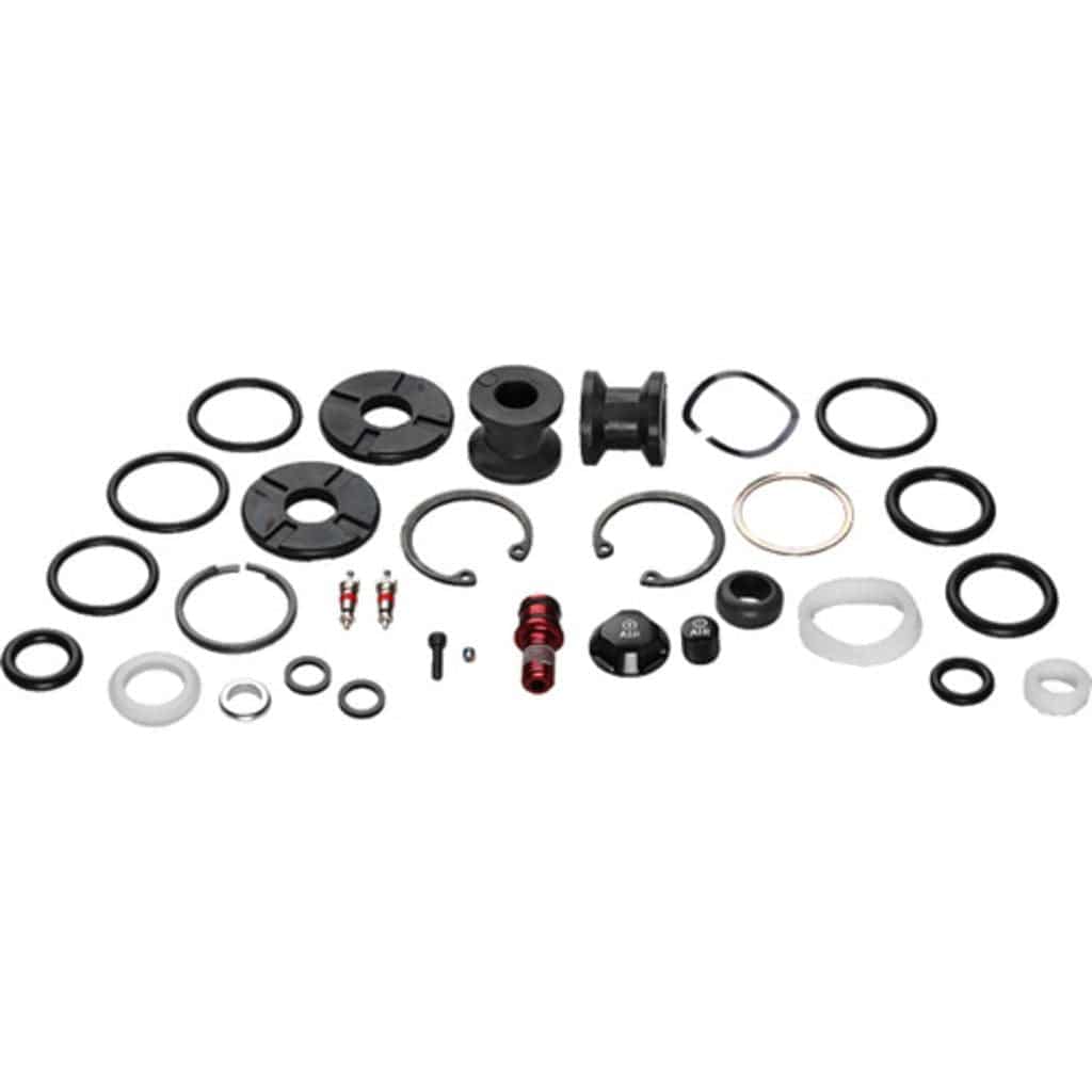 RockShox Reba servicekit voor vorkonderhoud, inclusief onderdelen voor demping en veersysteem, geschikt voor mountainbikes.