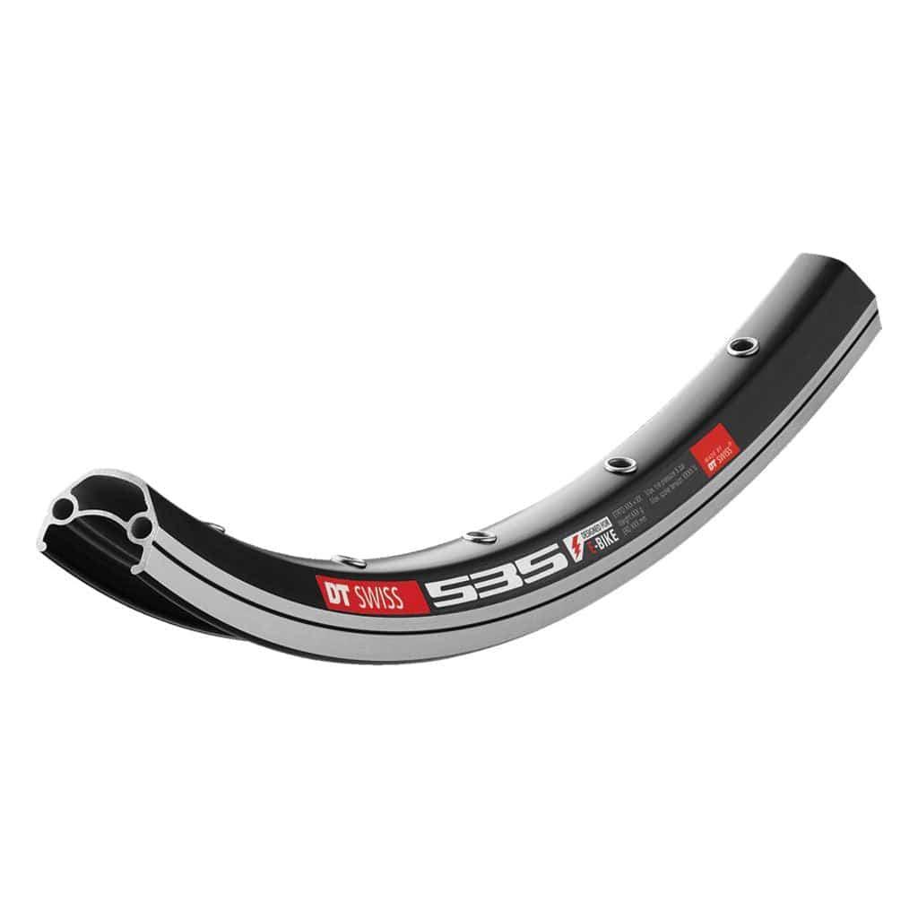 DT Swiss 26 inch aluminium velg met zwart hybride design, 32 spaken, 14 gaten en 24 mm breedte, geschikt voor mountainbikes.