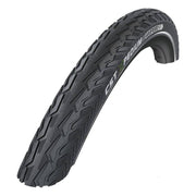 Zwarte CST 28-inch Xpedium Ampero stadsfietsbeschermband met reflecterende lijnen, geschikt voor stadsfietsen.