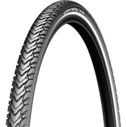 Michelin Protek Cross 28" stadsfiets buitenband met profiel, geschikt voor urban en crossgebruik, zichtbaar op de afbeelding.