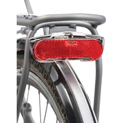 Axa Slim Steady Dynamo achterlicht in zwart, 80 mm standlicht met helder lens en bevestigingsbeugel voor fiets.