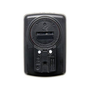 Cateye draadloze fietscomputer CC-VT235W met zwart display en achtergrondverlichting, toont snelheid en afstand op een fiets.