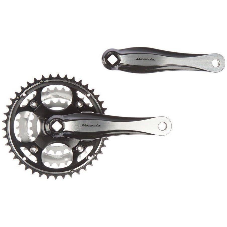 Zwart en zilveren Miranda Beta 3R+ stadsfiets crankstel met 22/32/42T tandwielen, zichtbaar op de afbeelding.