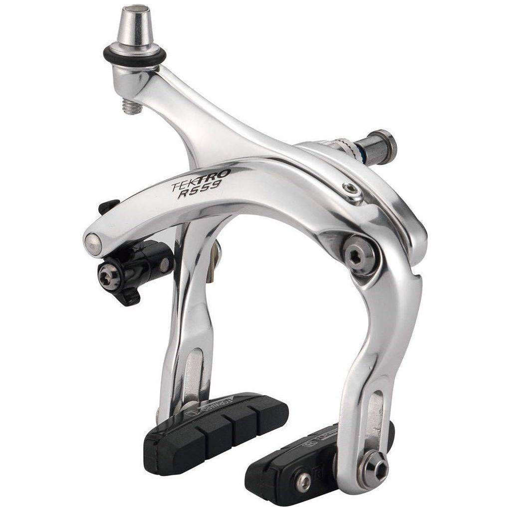 Zilveren Tektro R559 racefiets velgremmen met remblokken, geschikt voor snelle racefietsen en betrouwbare remprestaties.