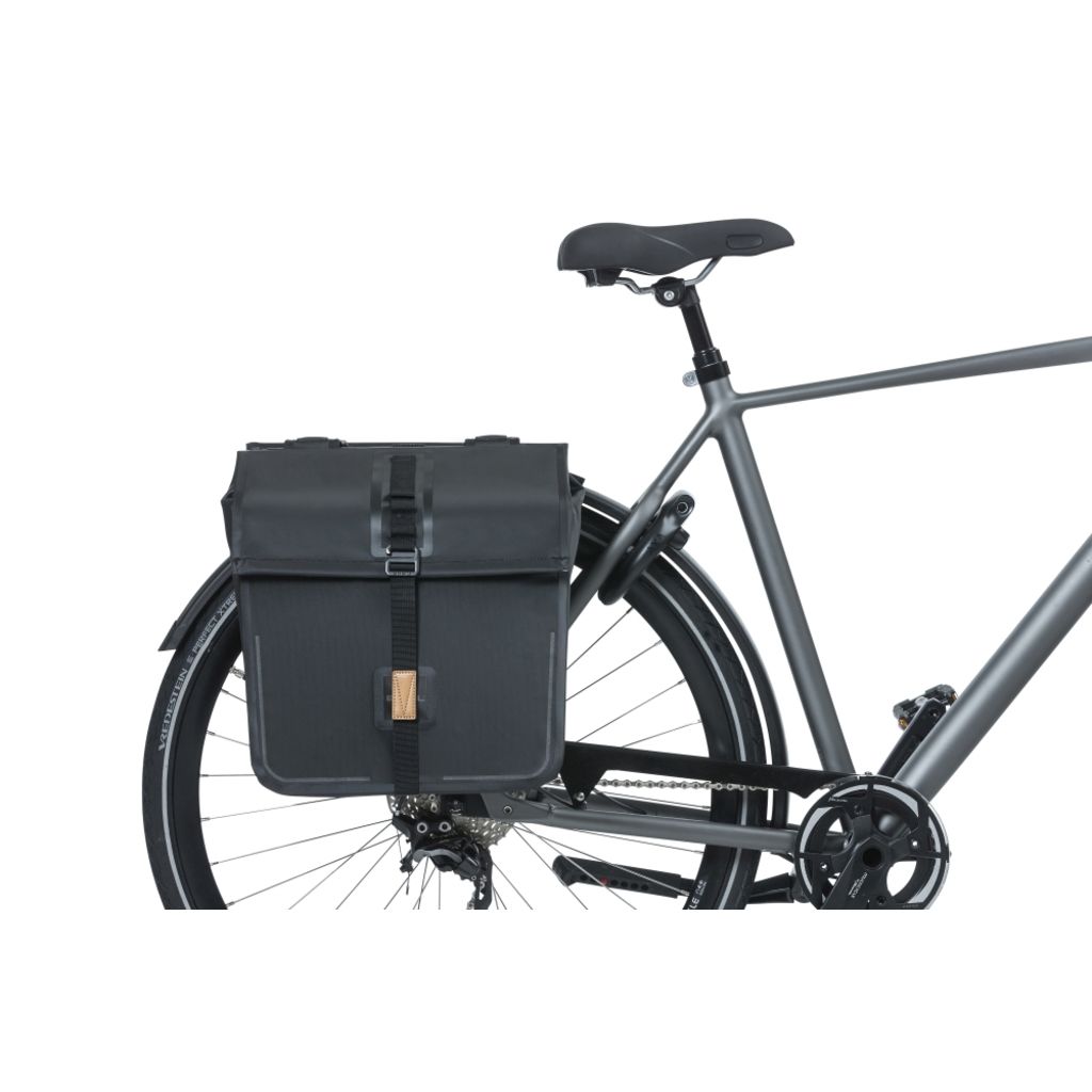 Basil Dubbele Fietstas Urban Dry 50 Liter 36 X 17 X 42 Cm - Le Coq Wielerartikelen