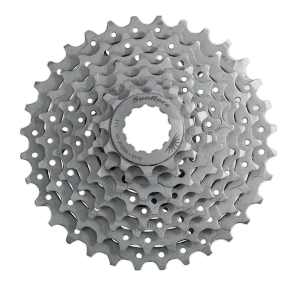 Sunrace 8-speed cassette 11-32 voor fiets, duidelijk zichtbaar met metalen tanden en schroefdraad, geschikt voor mountainbike of racefiets.