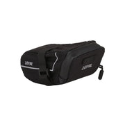 Zefal Z Light Pack zadeltas in zwart, ultralicht en waterdicht voor fietsen, met bevestigingsriemen en reflecterende details.