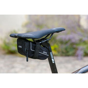 Zefal Z Light Pack zadeltas in zwart, ultralicht en compact voor fietsaccessoires en benodigdheden.