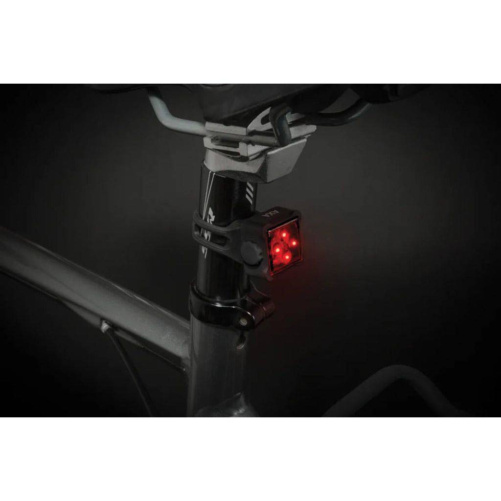 Lampset Axa Niteline T4-R Led Usb Zwart - Le Coq Wielerartikelen