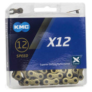 Gouden en zwarte KMC X12 12-speed ketting met 126 schakels voor fiets, close-up van de ketting en schakels