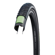 Schwalbe Energizer Plus 26x1.75 zwart reflecterende e-bike buitenband liggend op een fiets.