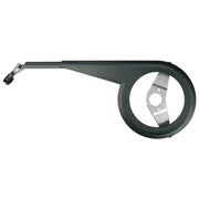 Zwarte SKS Chainbow kettingscherm voor 26/28 inch fietsen, beschermt de ketting tegen vuil en stoten.