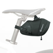 Zwarte SKS Explorer Click 800 zadeltas, waterafstotend, 0,8 liter, geschikt voor fietstassen en accessoires.