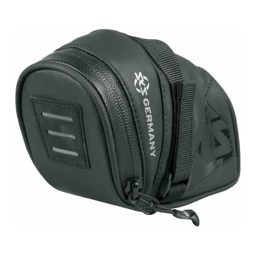 Zwarte SKS Explorer straps zadeltas van 0,5 liter met bevestigingsriemen, geschikt voor fietsaccessoires.