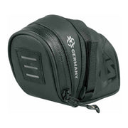 Zwarte SKS Explorer straps zadeltas van 0,5 liter met bevestigingsriemen, geschikt voor fietsaccessoires.