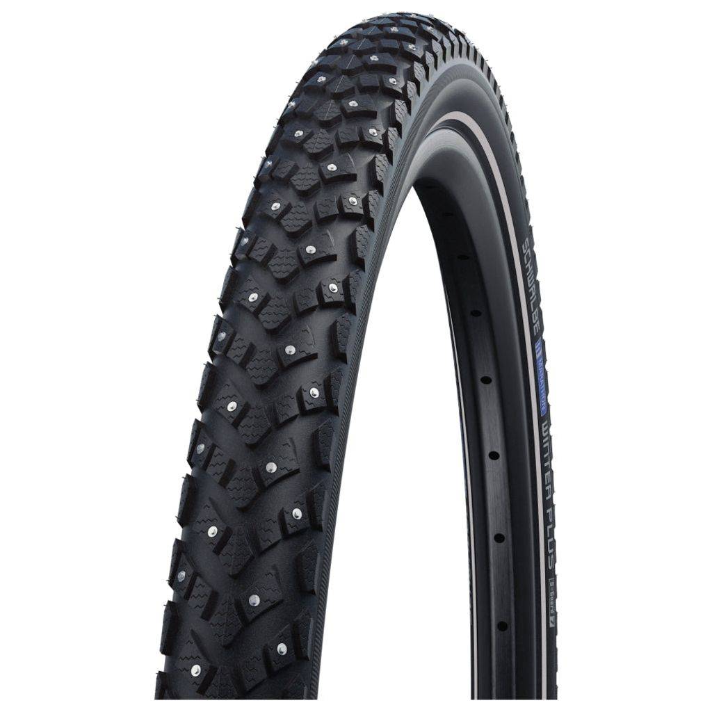 Zwarte 28 inch Schwalbe Marathon Winter Plus SmartGuard stadsfiets band met profiel, geschikt voor winterritten.