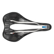 Selle Italia SLR Boost Gravel Superflow racefiets en MTB zadel met TI 316 rails, lichtgewicht en ergonomisch ontworpen.